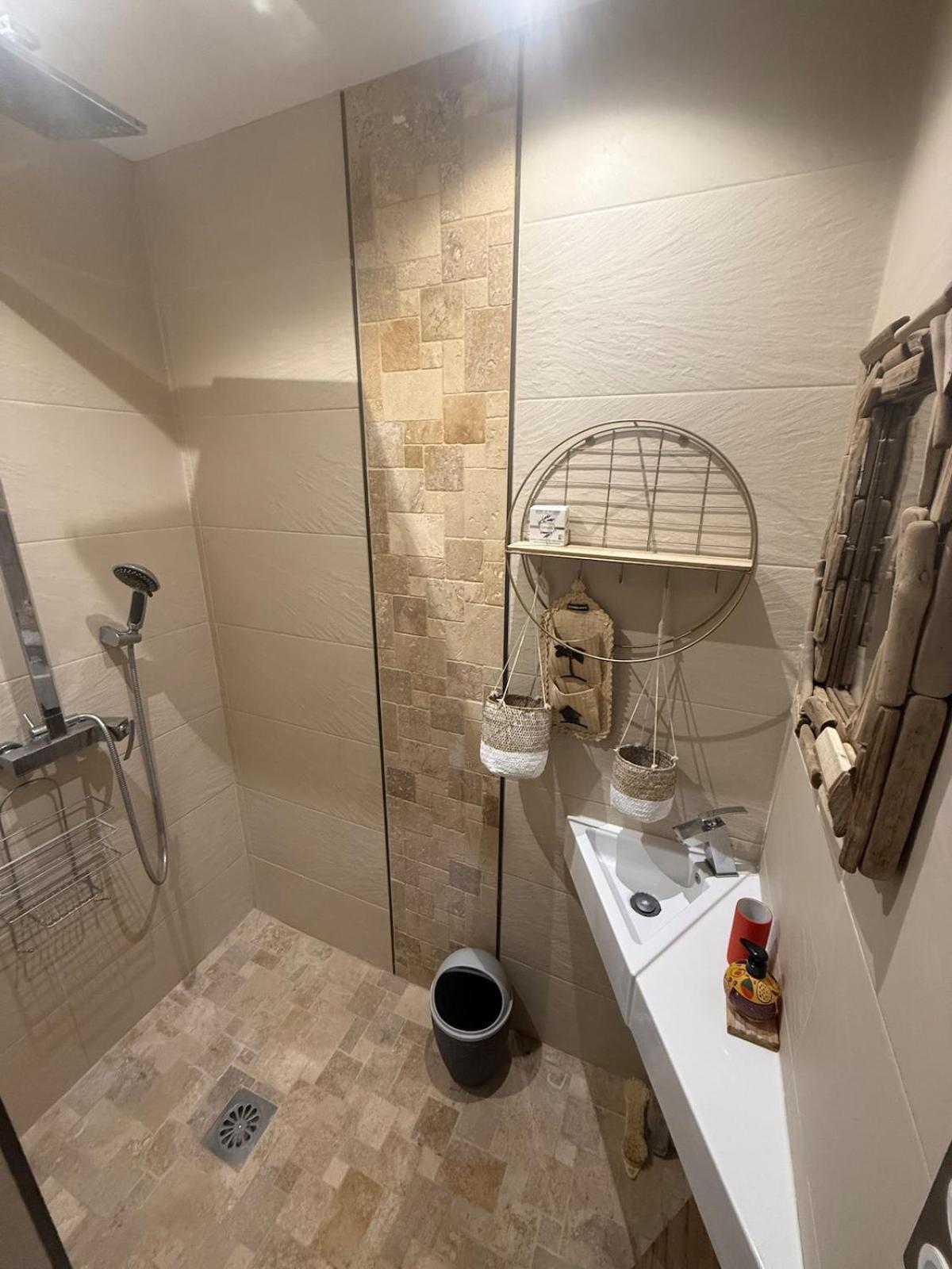 Le Havre De Paix En Garrigue 4 Chambres 3 Sdb Piscine Bezouce Ngoại thất bức ảnh
